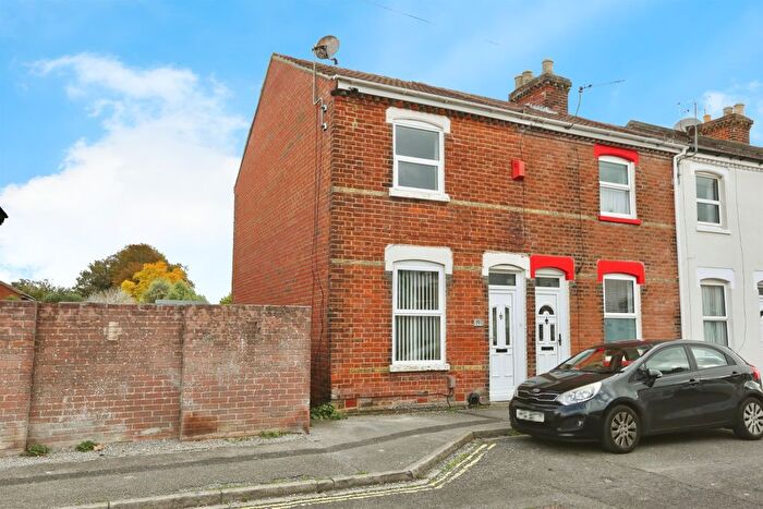 2 Bedroom End Of Terrace House For Sale In Avenue Road, Gosport, PO12