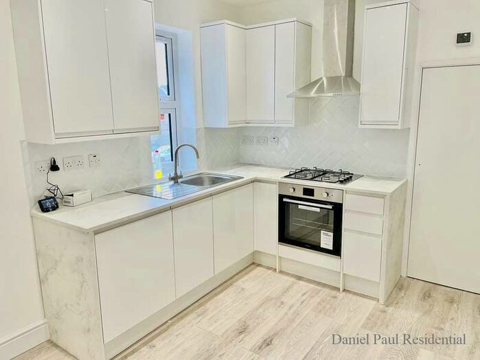2 Bedroom Flat To Rent In Boston Road, W7
