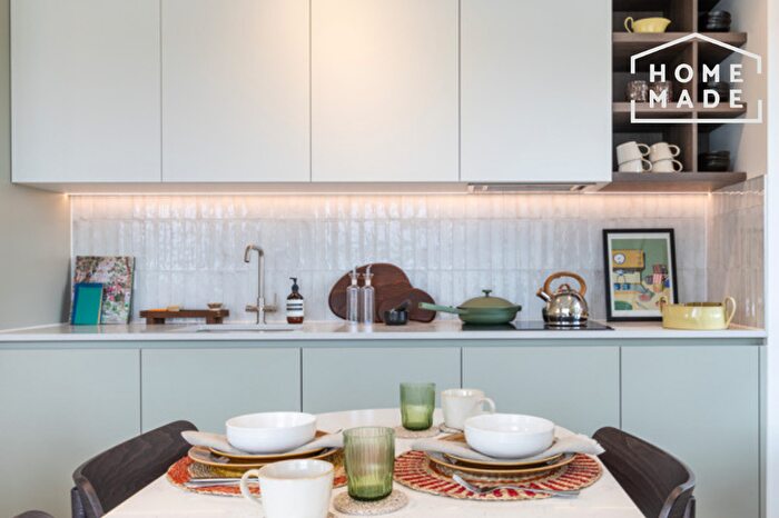 2 Bedroom Flat To Rent In The Maple, NW2