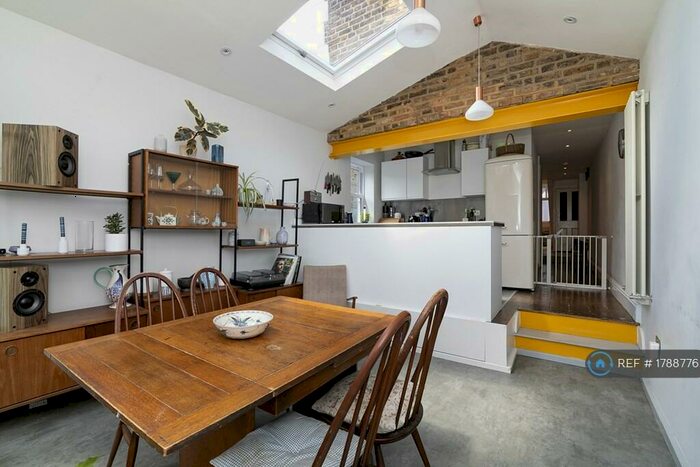 2 Bedroom Flat To Rent In Hainault Road, London, E11