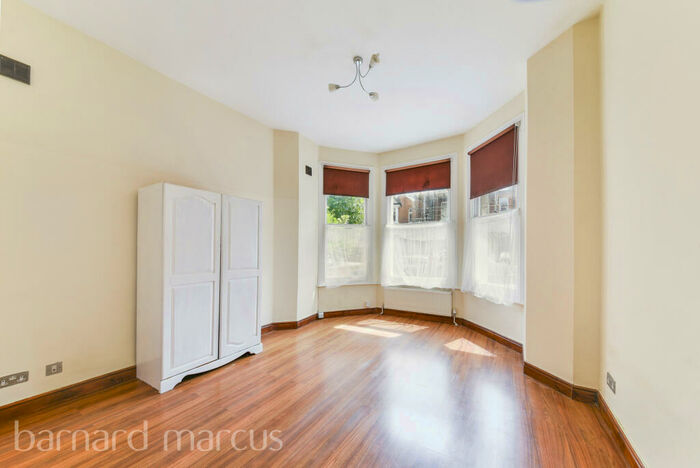 3 Bedroom Flat To Rent In Kings Avenue, Muswell Hill, N10