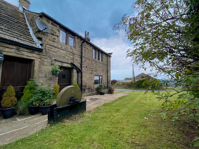 3 Bedroom Property To Rent In Oldfield, Honley, Holmfirth, HD9