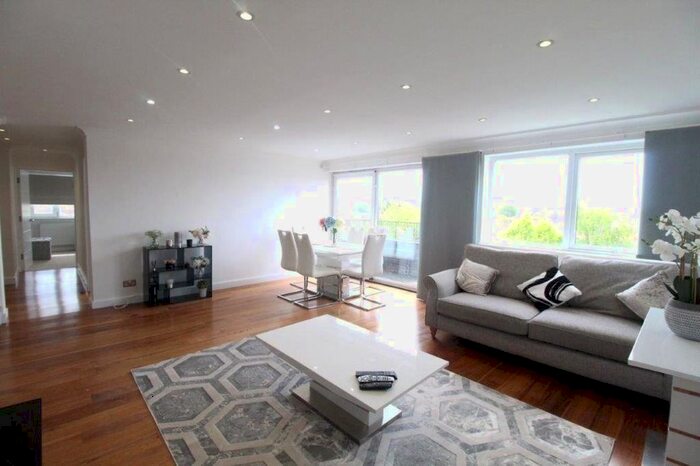 3 Bedroom Flat To Rent In Temple Fortune Lane, London, NW11