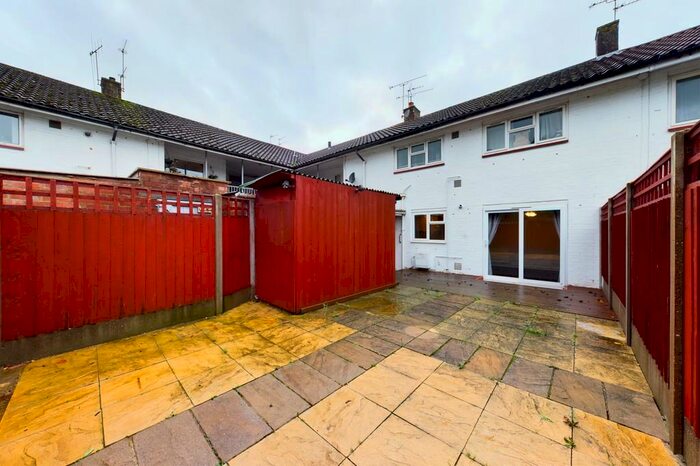 2 Bedroom Ground Maisonette To Rent In Southgate, Crawley, RH10