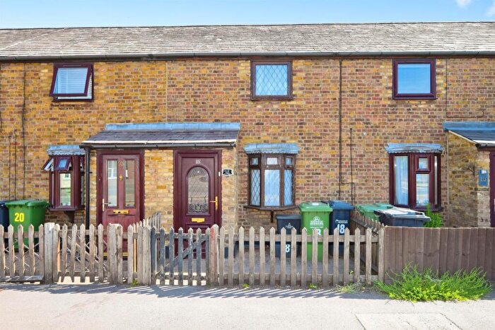 2 Bedroom Cottage For Sale In Ware Road, Hoddesdon, EN11
