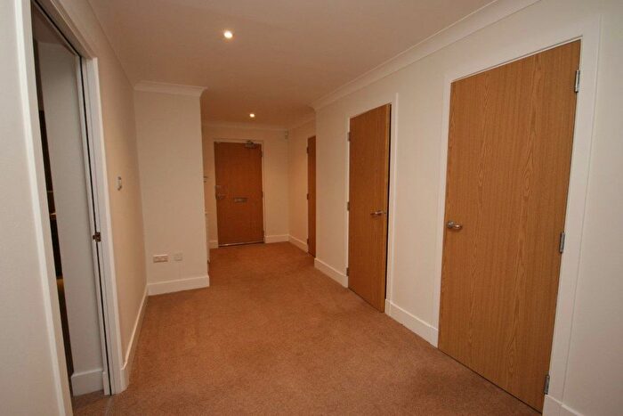 3 Bedroom Flat To Rent In South Oswald Road, Morningside, Edinburgh, EH9