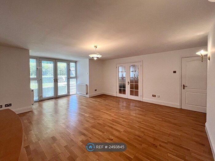 3 Bedroom Flat To Rent In Craneswater Apartments, Southsea, PO4