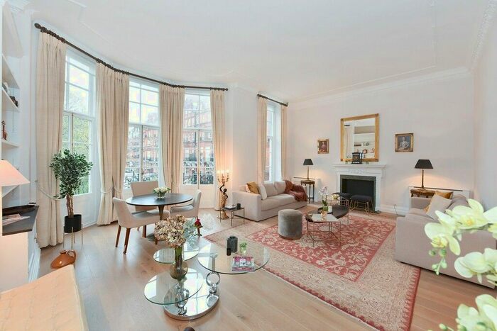 2 Bedroom Flat To Rent In Cadogan Square, Knightsbridge, SW1X