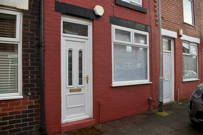 2 Bedroom Terraced House To Rent In Crescent Avenue Pendlebury Manchester Greater Manchester, M27