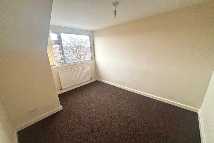 3 Bedroom Flat To Rent In Allendale Road, Sunderland, SR3