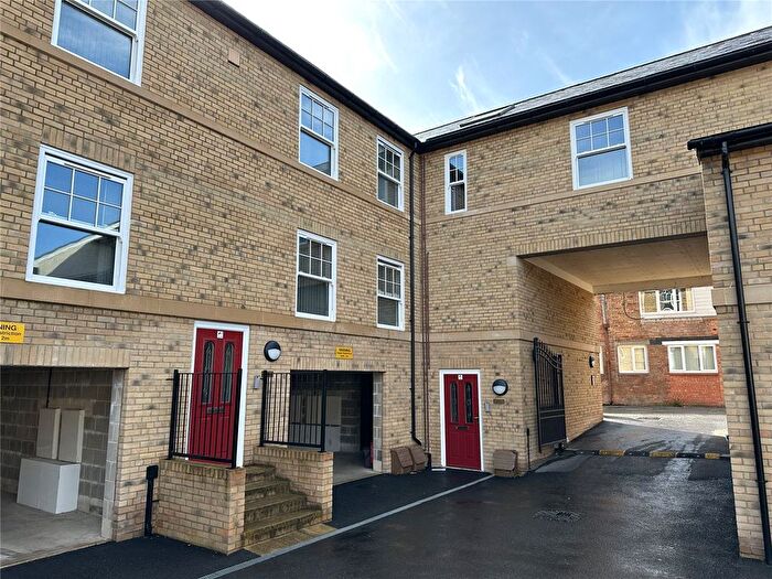 2 Bedroom Flat To Rent In Wood Street, Taunton, Somerset, TA1