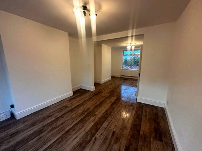 3 Bedroom Semi-Detached House To Rent In Upper Sheffield Road, Barnsley, S70