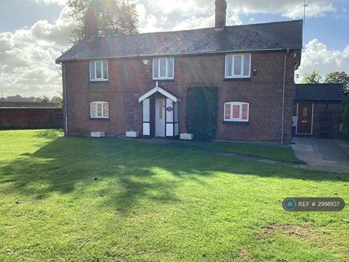 4 Bedroom Detached House To Rent In Macclesfield Road, Holmes Chapel, Crewe, CW4