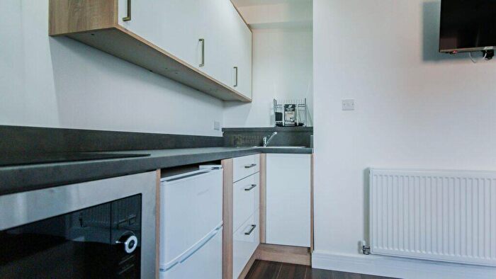 1 Bedroom Terraced House To Rent In Bristol Road, Selly Oak, Birmingham, B29