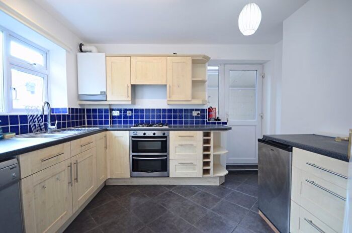 2 Bedroom Flat To Rent In Wroxham Road, Poole, BH12