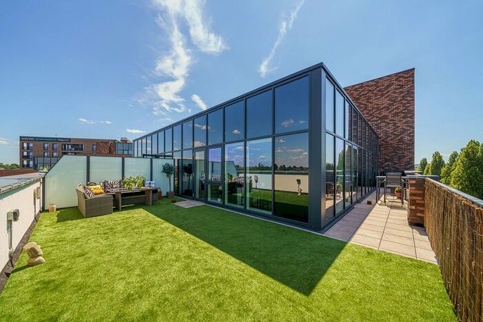 2 Bedroom Flat To Rent In Purbeck Gardens, London, SE26