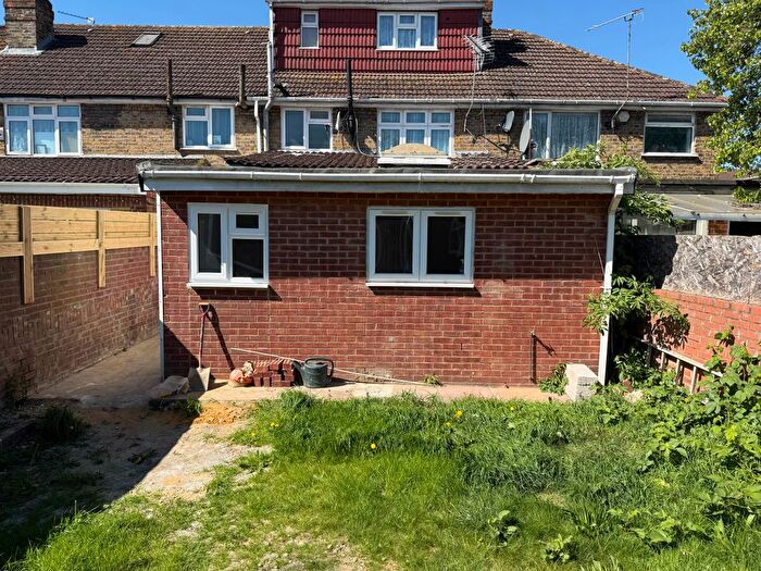 3 Bedroom Terraced House To Rent In Berkeley Avenue, Hounslow, TW4