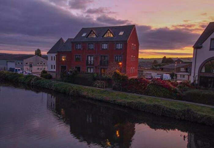 2 Bedroom Flat For Sale In Water Lane, Exeter, EX2