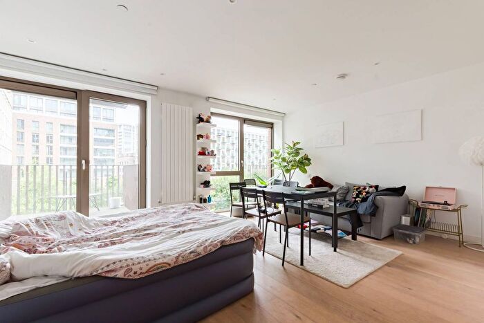 Studio For Sale In Pendant Court, Silvertown, London, E16