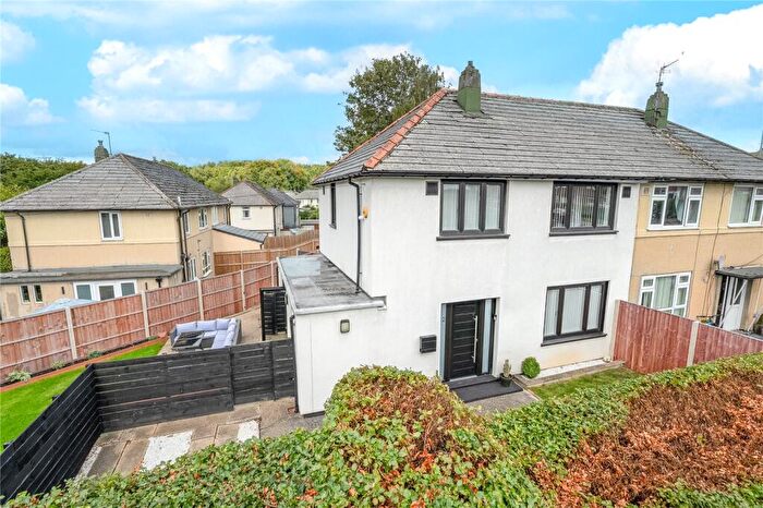3 Bedroom Semi-Detached House For Sale In Deanswood Hill, Leeds, LS17