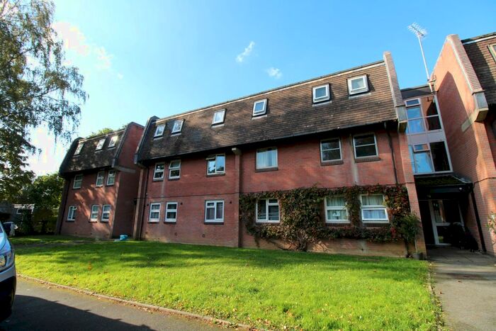3 Bedroom Flat To Rent In Moorlands Road, West Moors, BH22