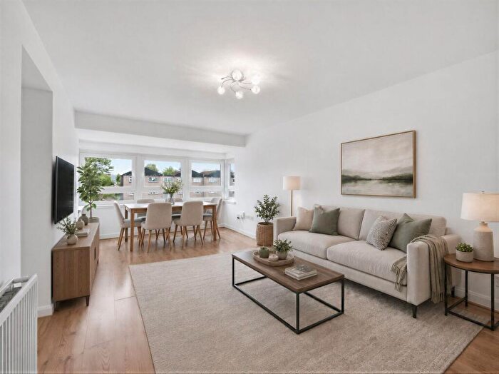 3 Bedroom Flat For Sale In / Saughton Mains Park, Edinburgh, EH11