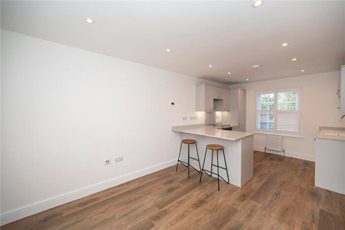 2 Bedroom Maisonette To Rent In Harpenden Road, St Albans, AL3