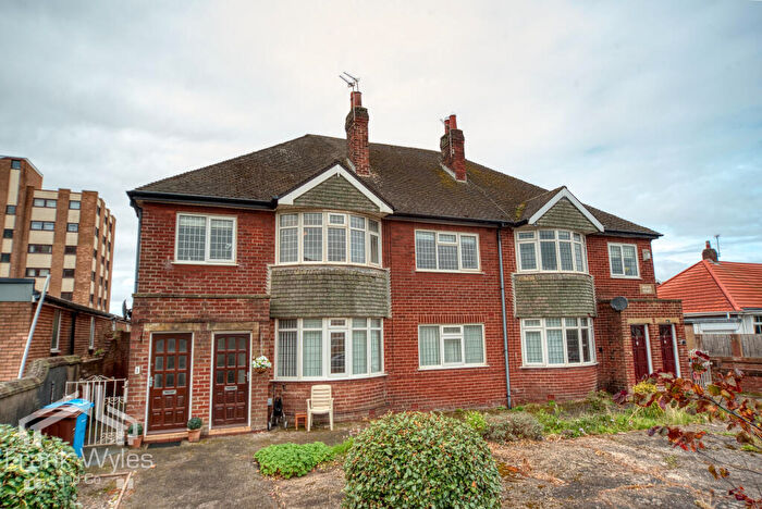 2 Bedroom Flat For Sale In Flat, Manor Court, Clifton Drive North, Lytham St. Annes, Lancashire, FY8