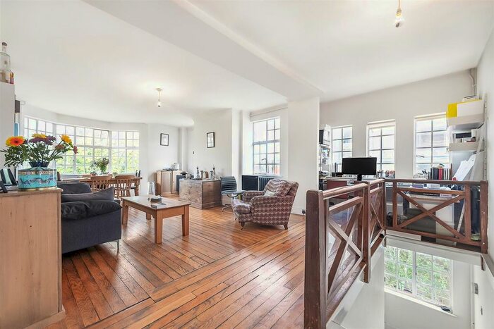 2 Bedroom Flat To Rent In Kings Avenue, London, SW4