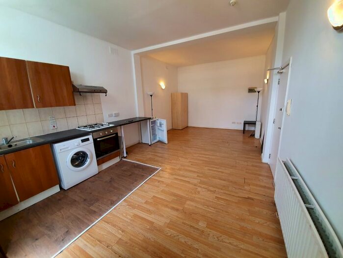 Studio To Rent In Gloucester Road, Croydon, Surrey CR0
