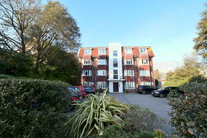 1 Bedroom Flat To Rent In Queensbury Mansions, Parsonage Road, Bournemouth, BH1