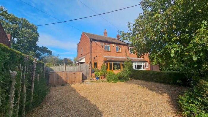 2 Bedroom Semi-Detached House For Sale In Saltersway, Threekingham, NG34