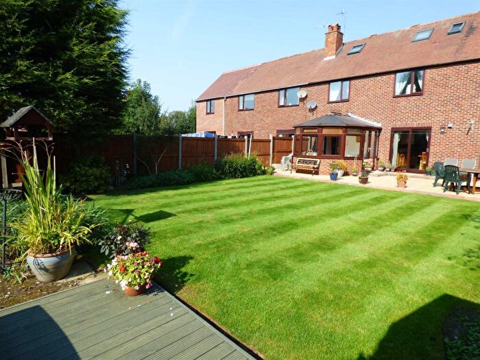 3 Bedroom Semi Detached House To Rent In Scalby Lane, Gilberdyke, HU15