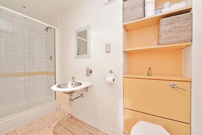 2 Bedroom Flat To Rent In Butlers Amp; Colonial Wharf, London, SE1