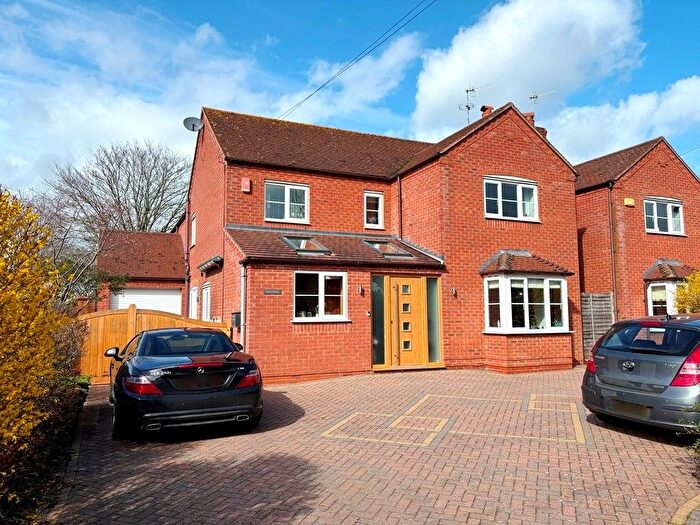 4 Bedroom Detached House For Sale In Three Cocks Lane, Offenham, WR11