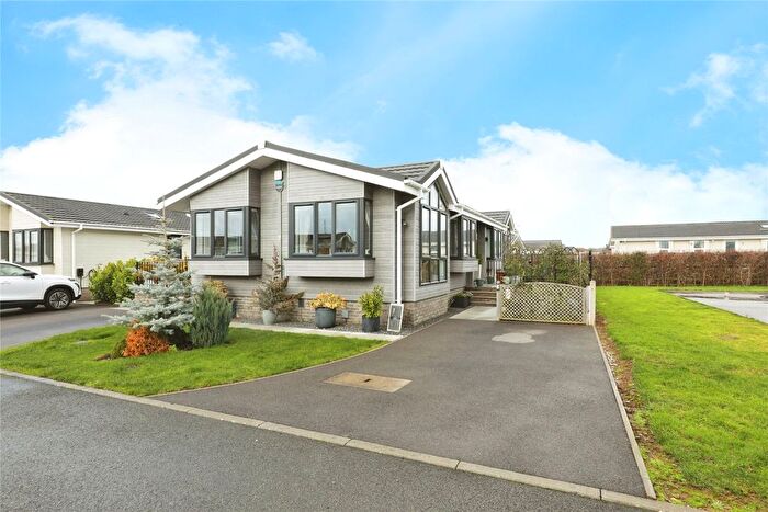 2 Bedroom Bungalow For Sale In Littleton Close, Broadway, Worcestershire, WR12