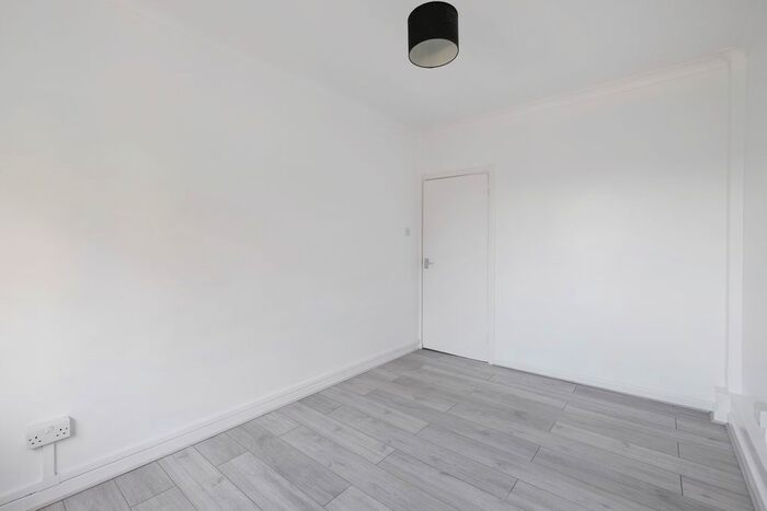 2 Bedroom Flat To Rent In Thurtle Road, London, E2