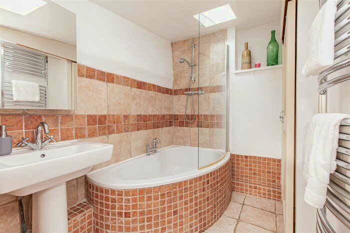 2 Bedroom Cottage To Rent In Manor Road, Woodstock, OX20