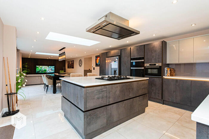 4 Bedroom Bungalow For Sale In Mile Lane, Bury, Greater Manchester, BL8