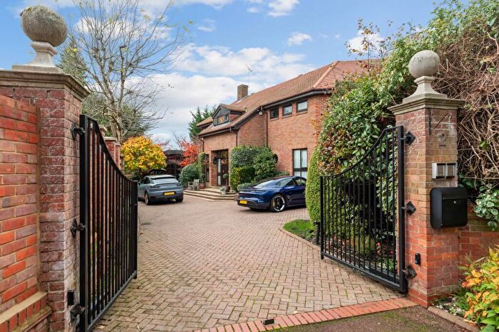 5 Bedroom Detached House For Sale In Laurino Place, Bushey Heath, WD23