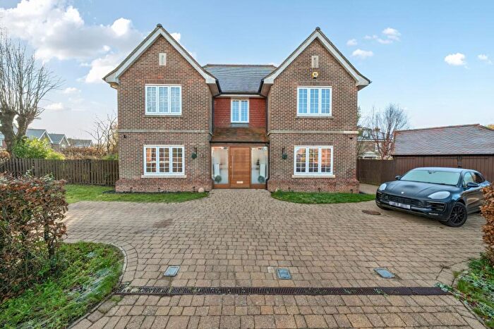 4 Bedroom Detached House To Rent In Jennys Way Coulsdon, CR5