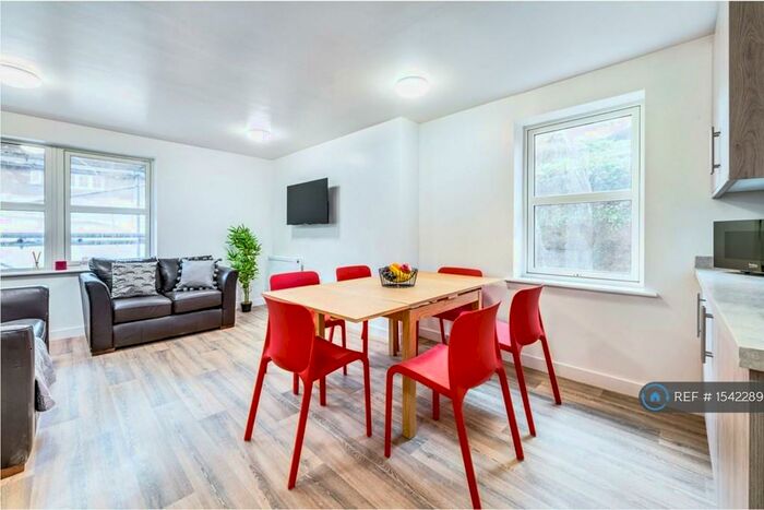 6 Bedroom Flat To Rent In Greenwood Lodge, Winchester, SO22