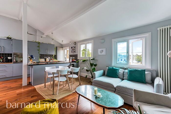 2 Bedroom Flat To Rent In Mattock Lane, Ealing, London, W5