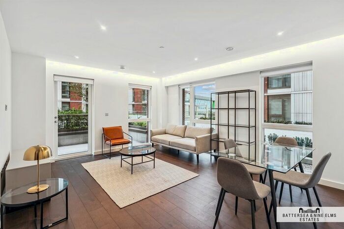 2 Bedroom Flat To Rent In Senate Building, Lexington Gardens, SW11