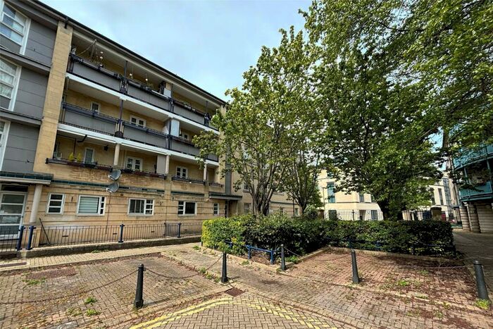 2 Bedroom Apartment To Rent In Riverside Gardens, Bath, BA1