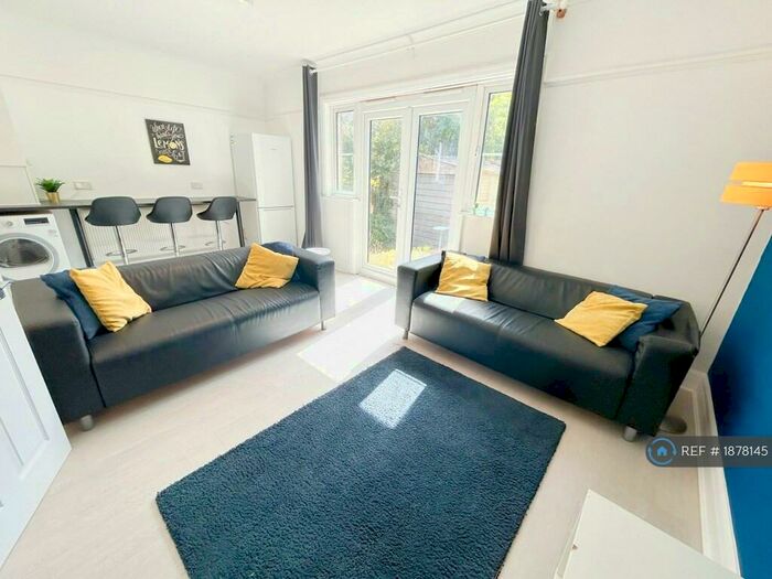 7 Bedroom Semi-Detached House To Rent In Granby Grove, Southampton, SO17