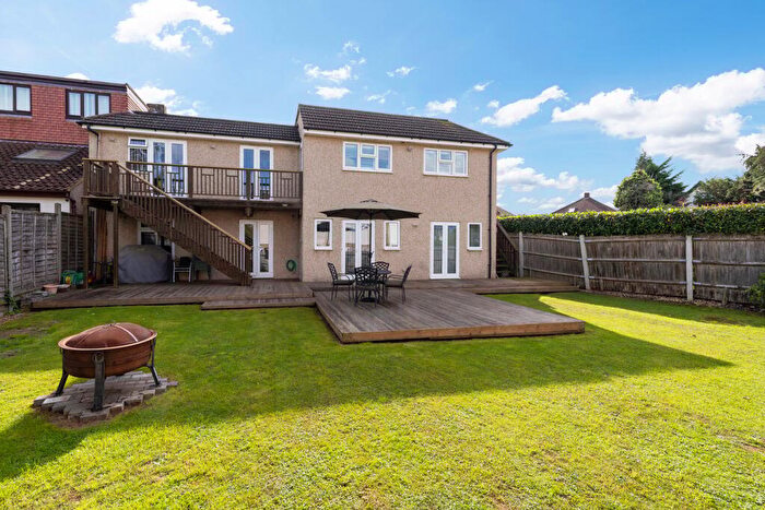 6 Bedroom Semi-Detached House For Sale In Vanburgh Close, Orpington, BR6