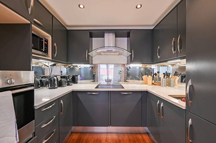 1 Bedroom Flat For Sale In The Oxygen, Royal Docks, London, E16