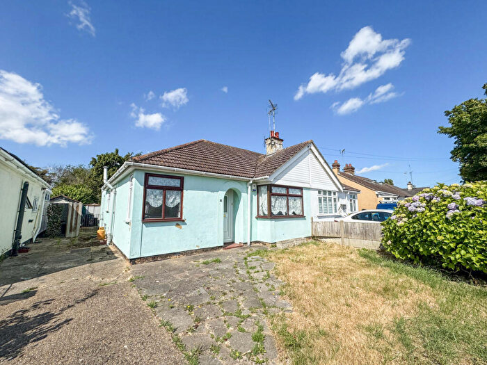 2 Bedroom Semi-Detached Bungalow For Sale In Wells Avenue, Southend-on-Sea, SS2