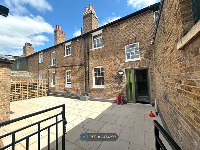 2 Bedroom Flat To Rent In High Street, Eton, Windsor, SL4